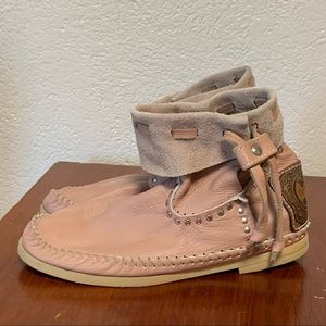 Hector Riccione Leather Moccasin Boots 40 41 Powder Pink Ankle Bootie Studded
